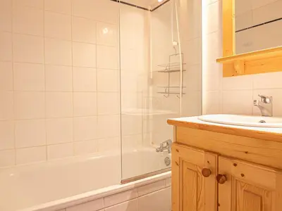 Salle de bains dans l'établissement Duplex 2 pièces pour 6 pers au pied des pistes, animaux admis - FR-1-840-28