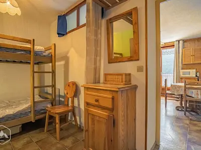 Un ou plusieurs lits dans un hébergement de l'établissement Studio cabine à Aussois, 4 pers., avec parking - FR-1-840-32