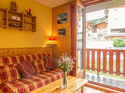 Coin salon dans l'établissement Studio fonctionnel avec balcon pour 3 personnes - FR-1-840-36