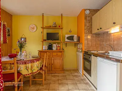 Cuisine ou kitchenette dans l'établissement Studio fonctionnel avec balcon pour 3 personnes - FR-1-840-36