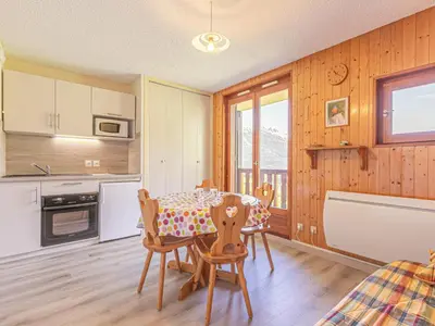Cuisine ou kitchenette dans l'établissement Appartement cosy 2 pièces pour 4 pers à Aussois, proche des pistes - FR-1-840-43