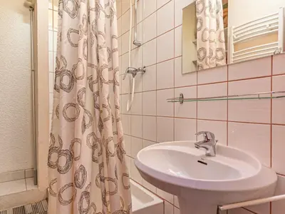 Salle de bains dans l'établissement Appartement mezzanine pour 4 pers, proche des remontées - FR-1-840-45