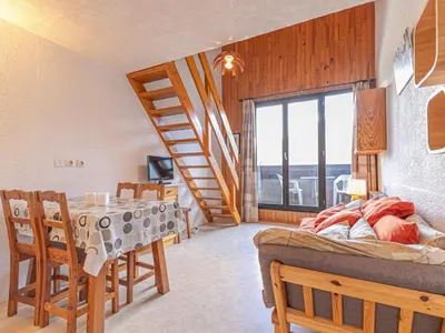 Télévision ou salle de divertissement dans l'établissement Appartement mezzanine pour 4 pers, proche des remontées - FR-1-840-45
