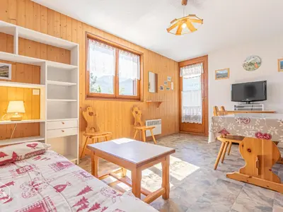 Télévision ou salle de divertissement dans l'établissement Appartement 2 pièces avec balcon et wifi, proche pistes - 4 pers. - FR-1-840-46