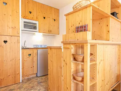 Cuisine ou kitchenette dans l'établissement Appartement 2 pièces avec balcon et wifi, proche pistes - 4 pers. - FR-1-840-46