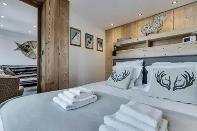 Un ou plusieurs lits dans un hébergement de l'établissement Val219 Cozy Ski-In Ski-Out with Mountain Views