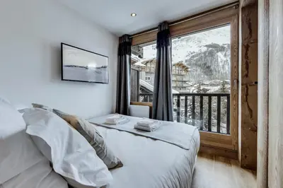 Un ou plusieurs lits dans un hébergement de l'établissement Val219 Cozy Ski-In Ski-Out with Mountain Views