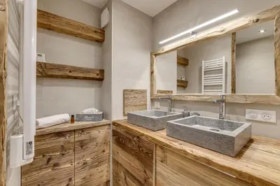 Salle de bains dans l'établissement Val219 Cozy Ski-In Ski-Out with Mountain Views