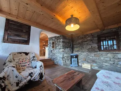 Coin salon dans l'établissement Charmant Appartement 4 personnes - Montvalezan