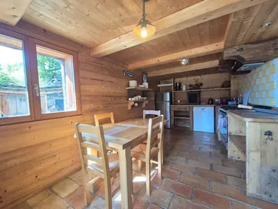 Cuisine ou kitchenette dans l'établissement Charmant Appartement 4 personnes - Montvalezan