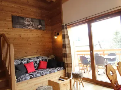 Coin salon dans l'établissement Charmant duplex 5 pers avec parking à Lanslevillard - FR-1-508-308