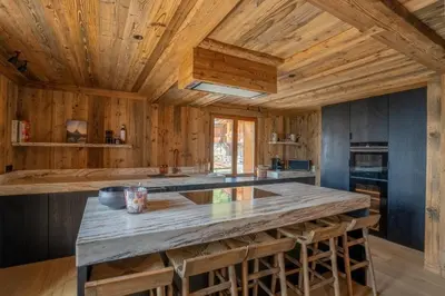 Cuisine ou kitchenette dans l'établissement NEW Luxury Chalet Sapins - PRIVATE POOL- Mountains VIEW - Family & Comfort - SPECIAL LAUNCH OFFER
