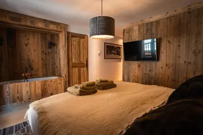Un ou plusieurs lits dans un hébergement de l'établissement NEW Luxury Chalet Sapins - PRIVATE POOL- Mountains VIEW - Family & Comfort - SPECIAL LAUNCH OFFER