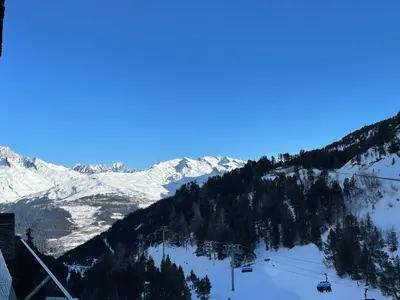 Vue générale sur la montagne ou vue sur la montagne depuis l'appartement