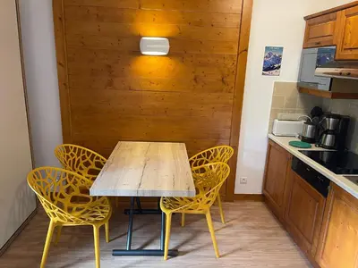 Cuisine ou kitchenette dans l'établissement Cozy studio 3 guests, private terrace, inside pool, spa, luxurious residence, ski-in ski-out