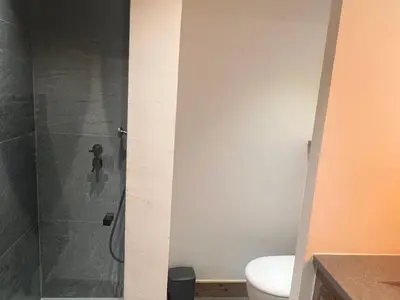 Salle de bains dans l'établissement Appartement moderne 3 chambres avec parking à Val d'Isère, 6-7 personnes - FR-1-519-43