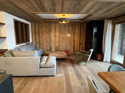 Coin salon dans l'établissement Appartement moderne 3 chambres avec parking à Val d'Isère, 6-7 personnes - FR-1-519-43