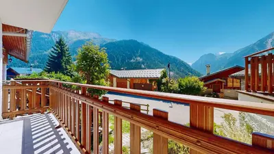 Vue générale sur la montagne ou vue sur la montagne depuis le chalet