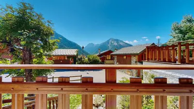Vue générale sur la montagne ou vue sur la montagne depuis le chalet