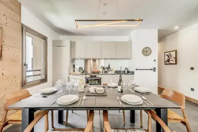 Cuisine ou kitchenette dans l'établissement Résidence Les Terrasses De La Vanoise - 3 Pièces pour 6 Personnes MAE-3193