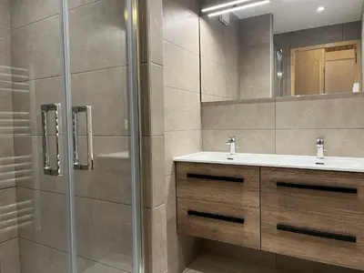 Salle de bains dans l'établissement La BARTAVELLE