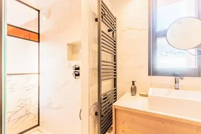 Salle de bains dans l'établissement Résidence Les Cristaux - CRISTAUX B20 MAE-0301