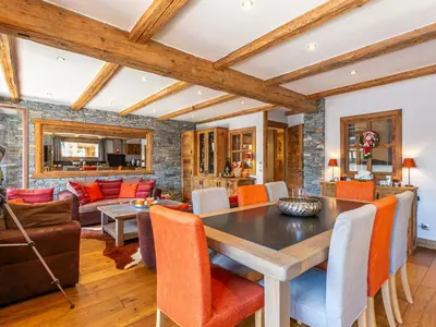 Coin salon dans l'établissement Appartement haut de gamme, au pied des pistes, avec WIFI - FR-1-694-432