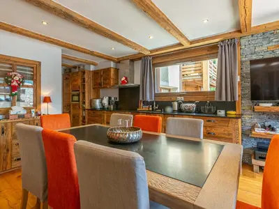 Cuisine ou kitchenette dans l'établissement Appartement haut de gamme, au pied des pistes, avec WIFI - FR-1-694-432