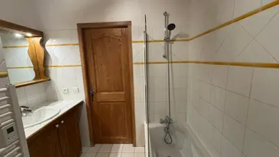 Salle de bains dans l'établissement Chaleureux appartement 10pers Sainte-Foy-Station