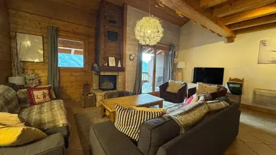 Télévision ou salle de divertissement dans l'établissement Chaleureux appartement 10pers Sainte-Foy-Station