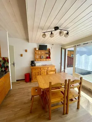 Cuisine ou kitchenette dans l'établissement T2 3 à 4 pers proche télécabine et centre village