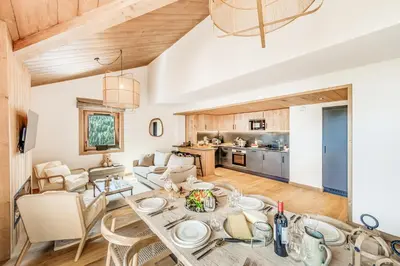 Cuisine ou kitchenette dans l'établissement Résidence L'etoile De La Vanoise - 5 Pièces pour 10 Personnes MAE-7883