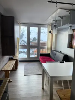 Coin salon dans l'établissement Résidence Aiguille Du Grand Fond - Deux pièces + cabine 6 personnes MAE-7953