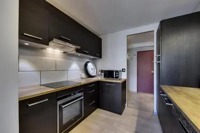 Cuisine ou kitchenette dans l'établissement Résidence Aiguille Du Grand Fond - Deux pièces + cabine 6 personnes MAE-7953