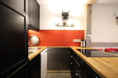 Cuisine ou kitchenette dans l'établissement Résidence Lauzieres - Appartement rénové 3 pièces 7 personnes MAE-4794
