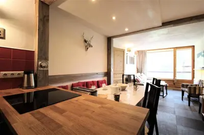 Coin salon dans l'établissement Résidence Lauzieres - Appartement rénové 3 pièces 7 personnes MAE-4794