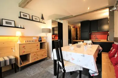 Cuisine ou kitchenette dans l'établissement Résidence Lauzieres - Appartement rénové 3 pièces 7 personnes MAE-4794