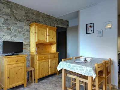 Cuisine ou kitchenette dans l'établissement Appartement calme avec balcon et WIFI à Aussois - FR-1-508B-13