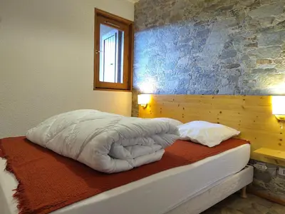 Un ou plusieurs lits dans un hébergement de l'établissement Appartement calme avec balcon et WIFI à Aussois - FR-1-508B-13