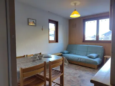 Coin salon dans l'établissement Appartement calme avec balcon et WIFI à Aussois - FR-1-508B-13