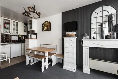 Cuisine ou kitchenette dans l'établissement Résidence Borsat - Studio lumineux·Skis aux pieds·Balcon MAE-2501