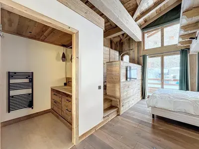 Un ou plusieurs lits dans un hébergement de l'établissement Appartement spacieux 4 chambres avec WIFI à Val-d'Isère - FR-1-519-42