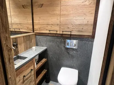 Salle de bains dans l'établissement Nouveau appartement 3 chambres, parking et WIFI à Val-d'Isère - FR-1-519-41