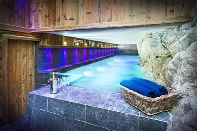 Piscine de l'établissement Madame Vacances Chalet Genepy ou située à proximité