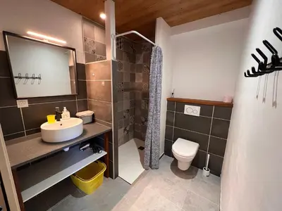 Salle de bains dans l'établissement Appartement en Peisey-Nancroix proche de ski resort