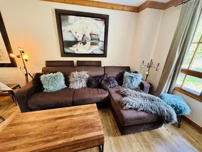 Coin salon dans l'établissement 2 Bed Apartment - Arc 1950 - Prince des Cimes