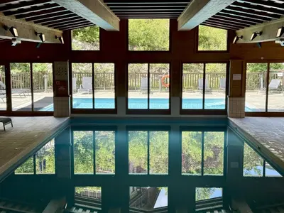 Piscine de l'établissement 2 Bed Apartment - Arc 1950 - Prince des Cimes ou située à proximité