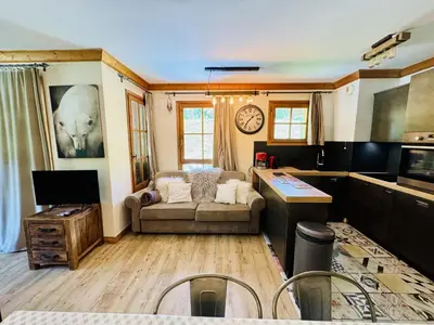 Un ou plusieurs lits dans un hébergement de l'établissement 2 Bed Apartment - Arc 1950 - Prince des Cimes