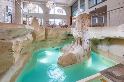 Piscine de l'établissement La Marmotte ARC 1950 ou située à proximité