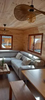 Coin salon dans l'établissement Chalet le TI-KER BREIZH Camping La Buidonnière Aussois